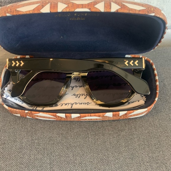 Sunglasses - Picture 2 of 5